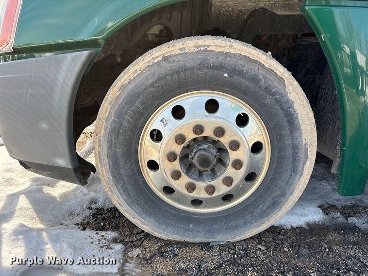 image for item YA2370 2017 Freightliner Cascadia 125 semi truck