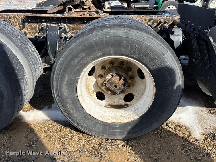 image for item YA2370 2017 Freightliner Cascadia 125 semi truck