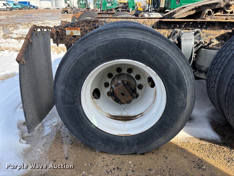 image for item YA2370 2017 Freightliner Cascadia 125 semi truck