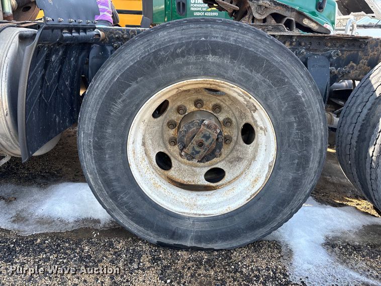 image for item YA2370 2017 Freightliner Cascadia 125 semi truck