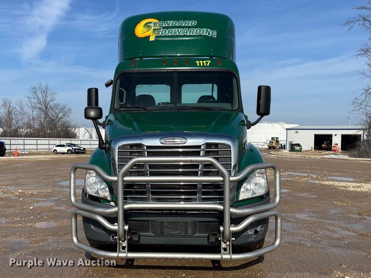 image for item YA2371 2017 Freightliner Cascadia 125 semi truck