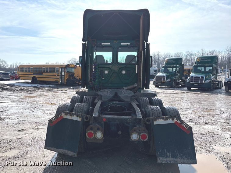 image for item YA2371 2017 Freightliner Cascadia 125 semi truck