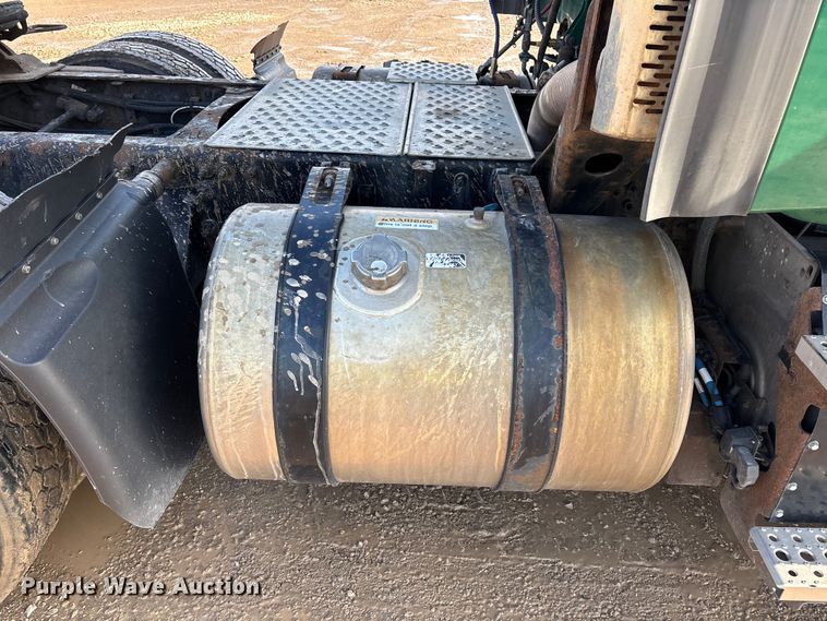 image for item YA2371 2017 Freightliner Cascadia 125 semi truck