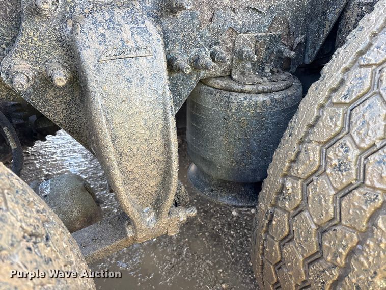 image for item YA2371 2017 Freightliner Cascadia 125 semi truck