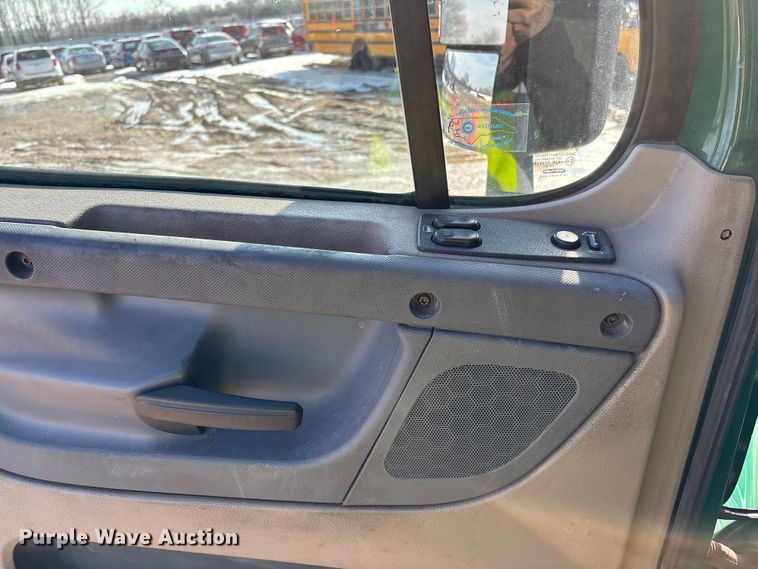 image for item YA2371 2017 Freightliner Cascadia 125 semi truck