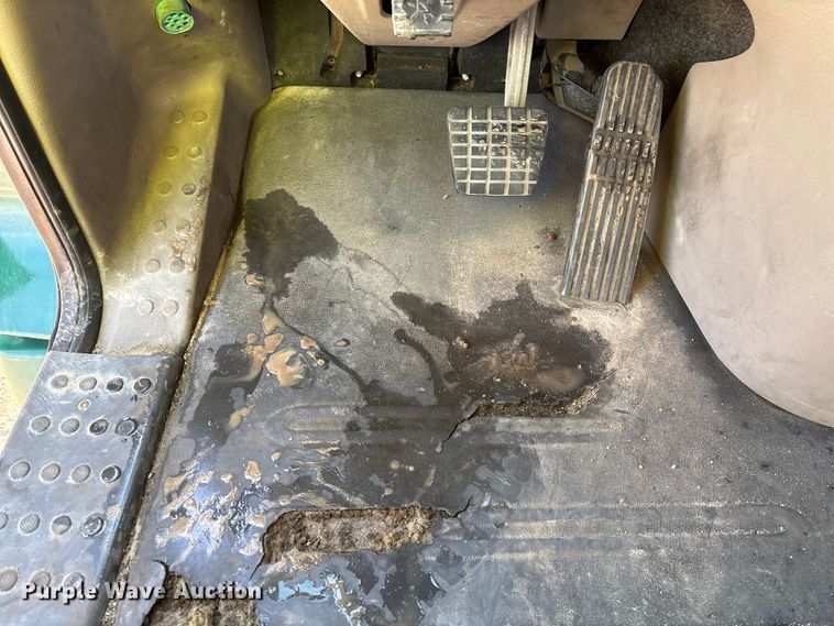 image for item YA2371 2017 Freightliner Cascadia 125 semi truck