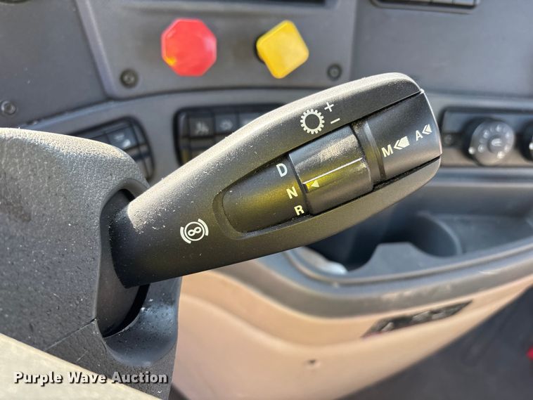 image for item YA2371 2017 Freightliner Cascadia 125 semi truck