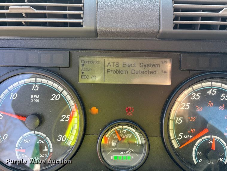 image for item YA2371 2017 Freightliner Cascadia 125 semi truck