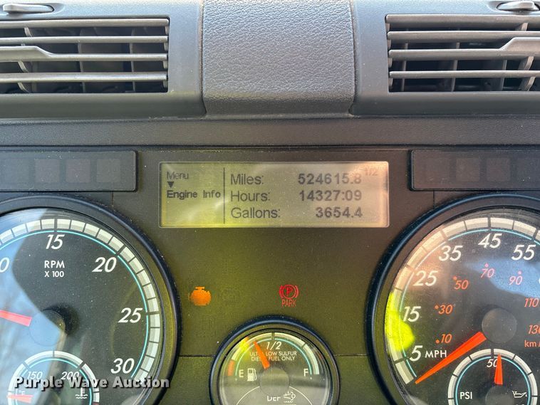 image for item YA2371 2017 Freightliner Cascadia 125 semi truck