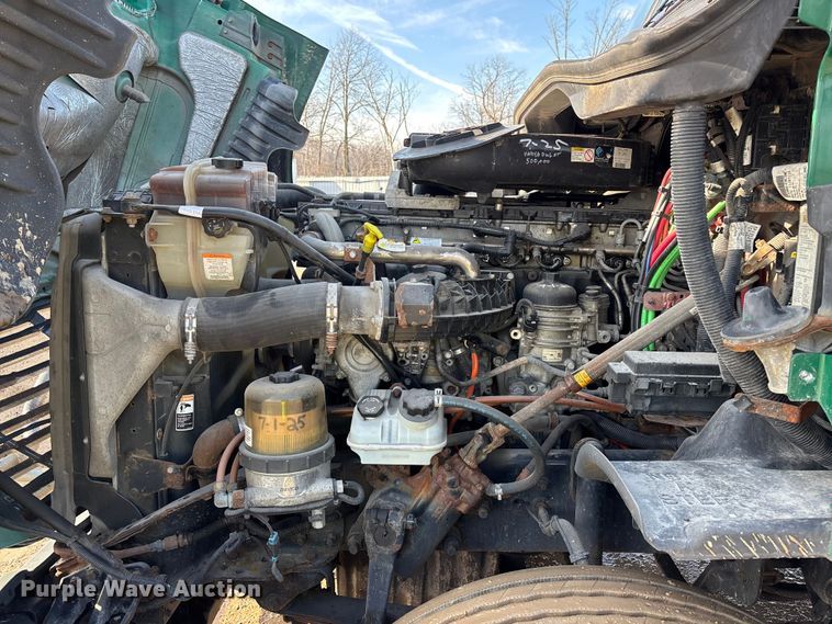 image for item YA2371 2017 Freightliner Cascadia 125 semi truck