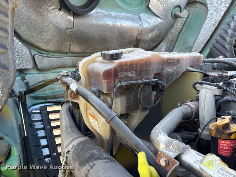 image for item YA2371 2017 Freightliner Cascadia 125 semi truck