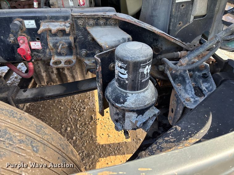 image for item YA2371 2017 Freightliner Cascadia 125 semi truck