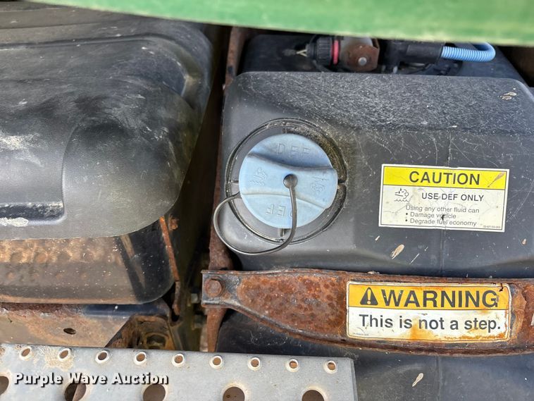 image for item YA2371 2017 Freightliner Cascadia 125 semi truck