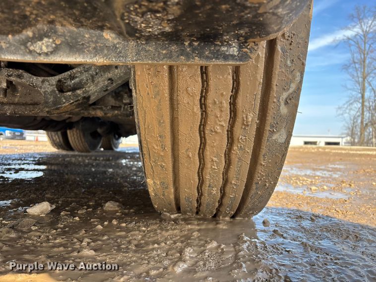 image for item YA2371 2017 Freightliner Cascadia 125 semi truck