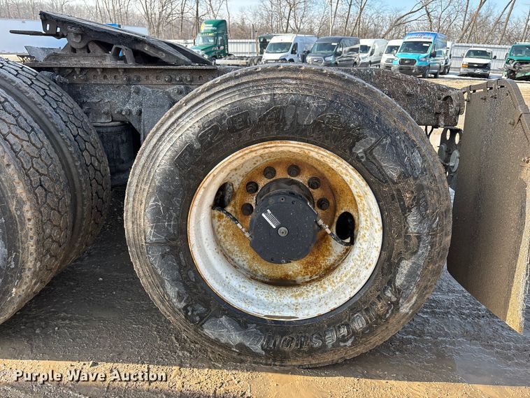 image for item YA2371 2017 Freightliner Cascadia 125 semi truck