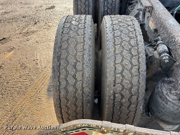 image for item YA2371 2017 Freightliner Cascadia 125 semi truck