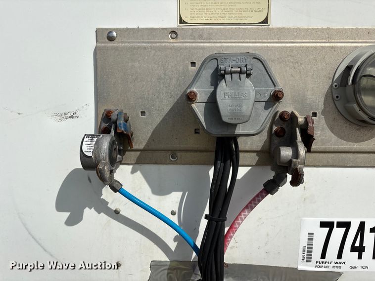 image for item YA2374 2013 Strick dry van trailer