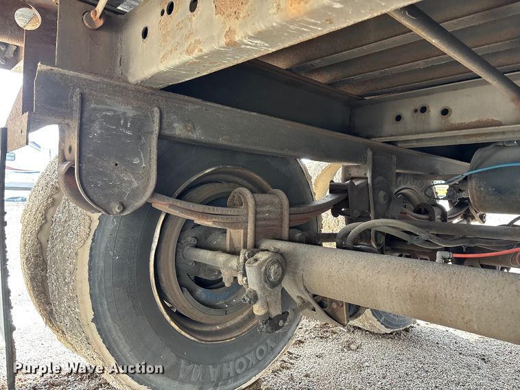 image for item YA2374 2013 Strick dry van trailer