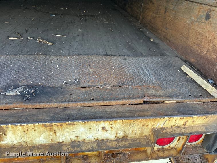 image for item YA2374 2013 Strick dry van trailer