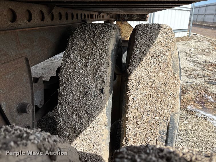 image for item YA2374 2013 Strick dry van trailer