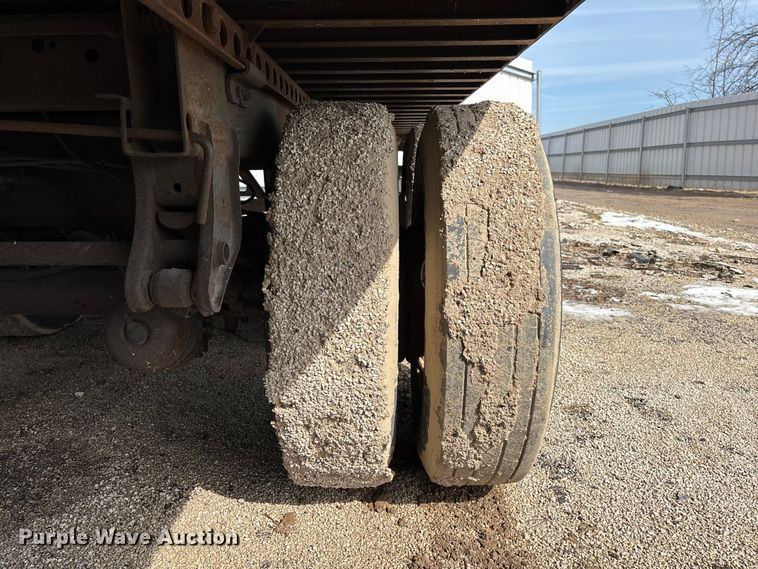 image for item YA2374 2013 Strick dry van trailer