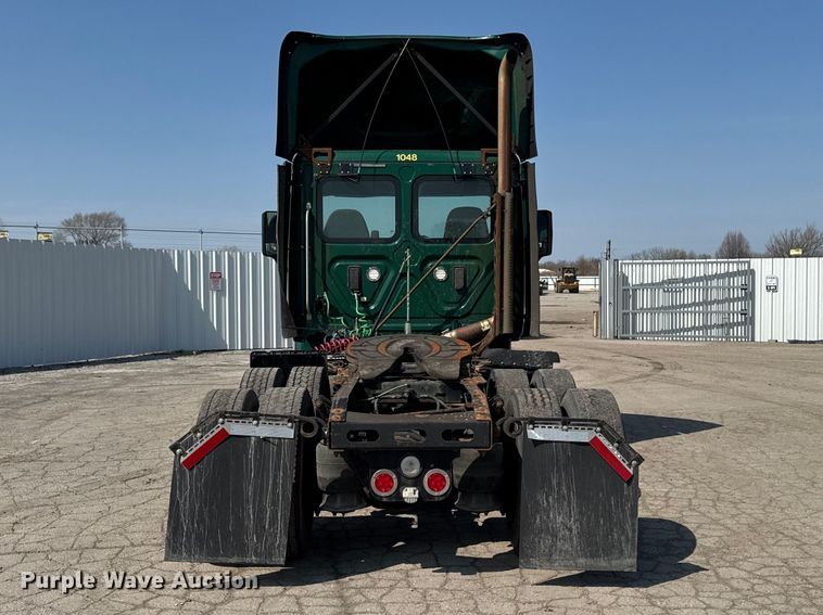 image for item YA2386 2017 Freightliner Cascadia 125 semi truck