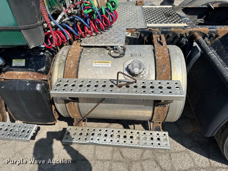 image for item YA2386 2017 Freightliner Cascadia 125 semi truck