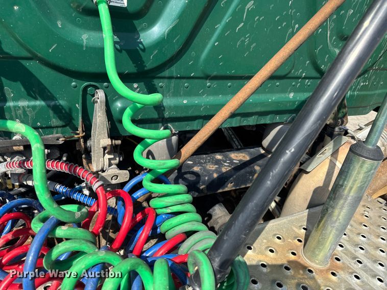 image for item YA2386 2017 Freightliner Cascadia 125 semi truck