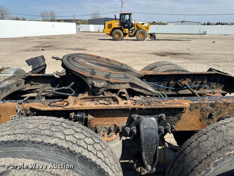 image for item YA2386 2017 Freightliner Cascadia 125 semi truck