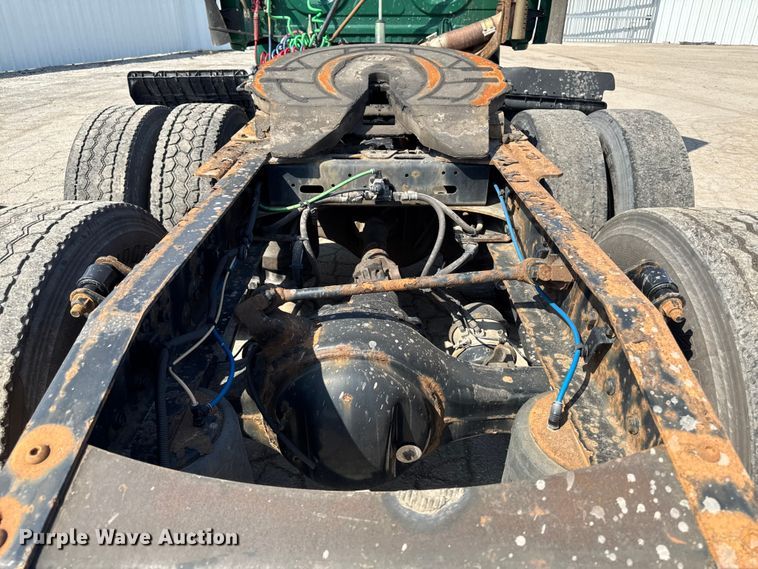 image for item YA2386 2017 Freightliner Cascadia 125 semi truck