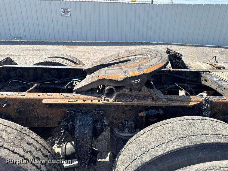 image for item YA2386 2017 Freightliner Cascadia 125 semi truck