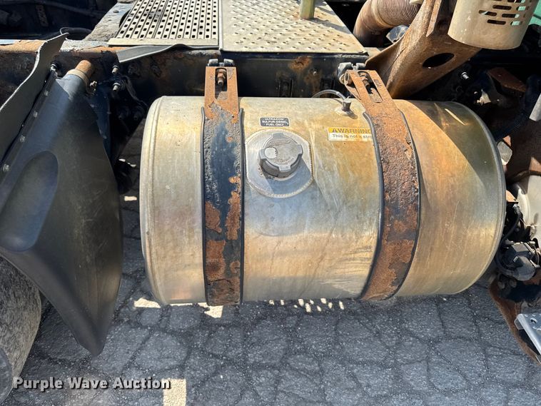 image for item YA2386 2017 Freightliner Cascadia 125 semi truck