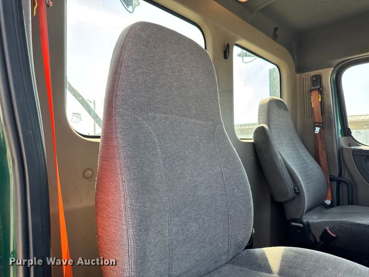 image for item YA2386 2017 Freightliner Cascadia 125 semi truck