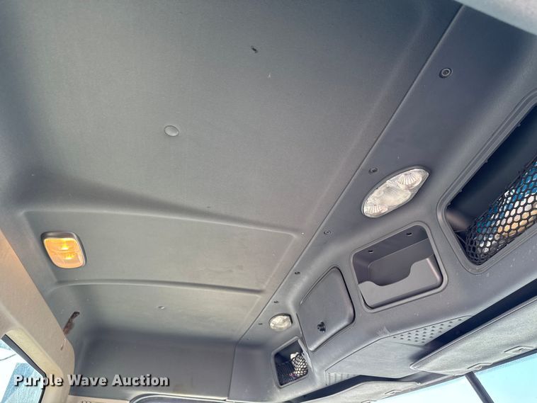 image for item YA2386 2017 Freightliner Cascadia 125 semi truck