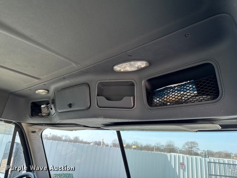 image for item YA2386 2017 Freightliner Cascadia 125 semi truck