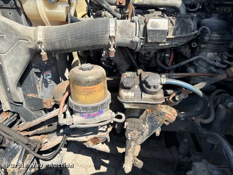 image for item YA2386 2017 Freightliner Cascadia 125 semi truck