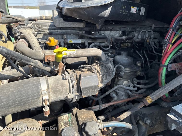 image for item YA2386 2017 Freightliner Cascadia 125 semi truck