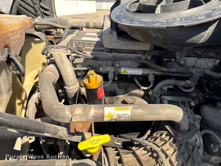 image for item YA2386 2017 Freightliner Cascadia 125 semi truck