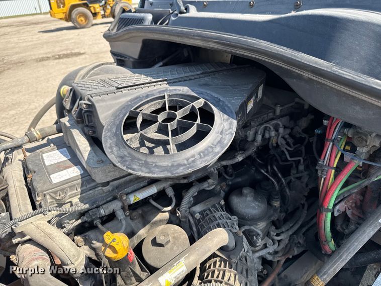 image for item YA2386 2017 Freightliner Cascadia 125 semi truck