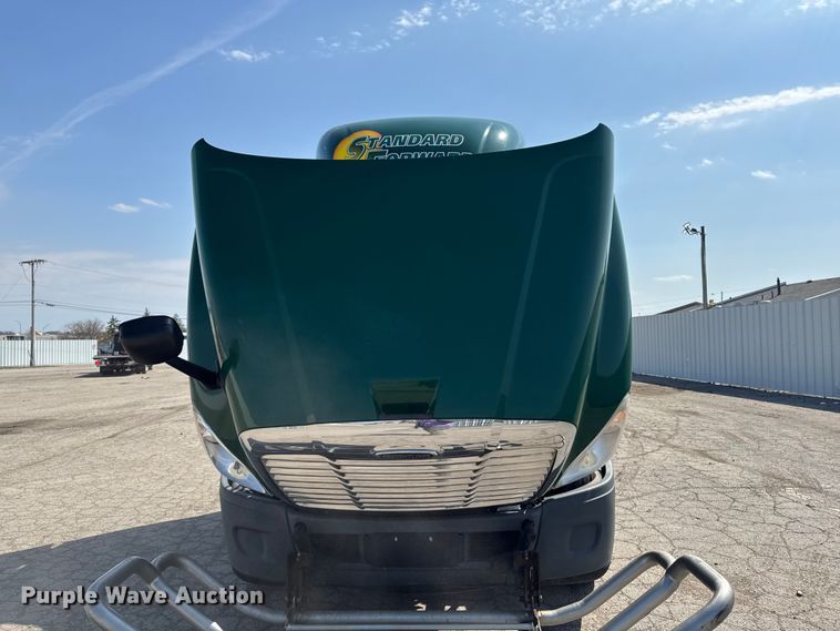 image for item YA2386 2017 Freightliner Cascadia 125 semi truck