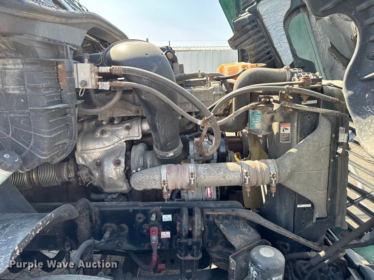 image for item YA2386 2017 Freightliner Cascadia 125 semi truck