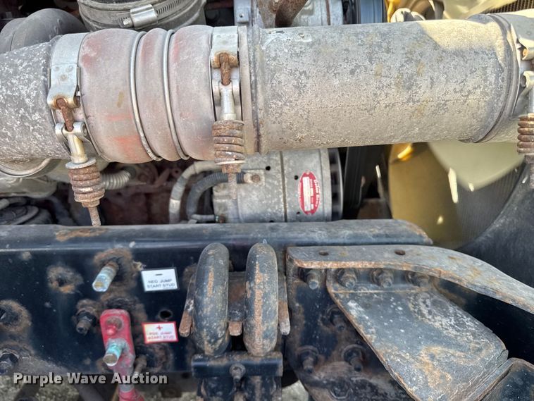 image for item YA2386 2017 Freightliner Cascadia 125 semi truck