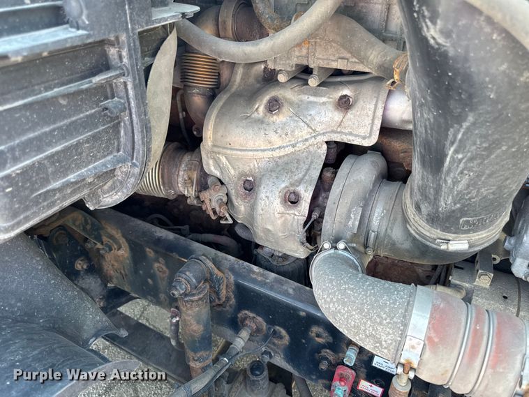 image for item YA2386 2017 Freightliner Cascadia 125 semi truck