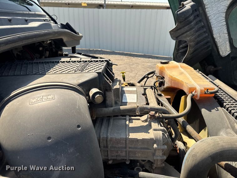 image for item YA2386 2017 Freightliner Cascadia 125 semi truck