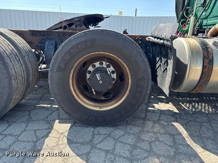 image for item YA2386 2017 Freightliner Cascadia 125 semi truck