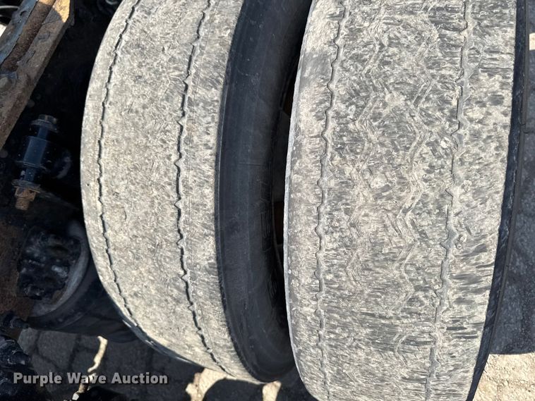 image for item YA2386 2017 Freightliner Cascadia 125 semi truck