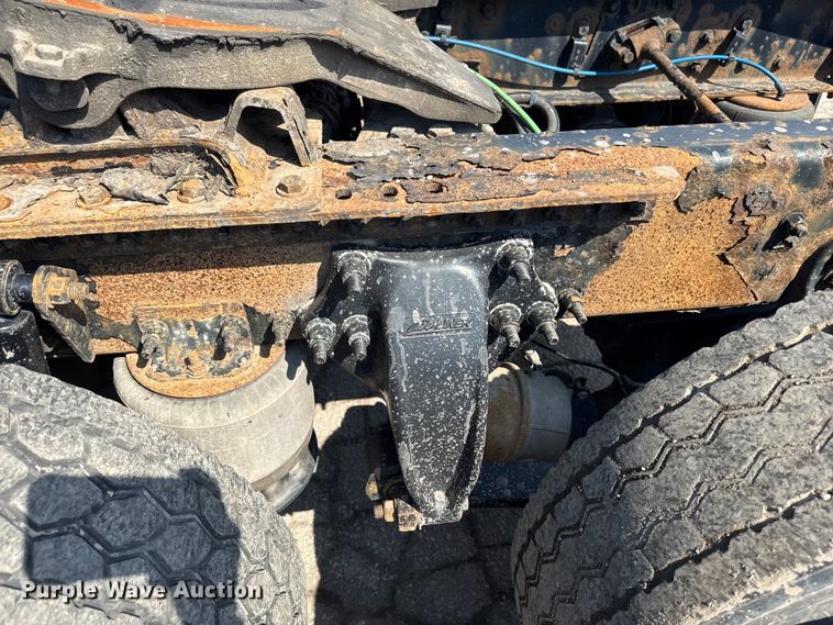 image for item YA2386 2017 Freightliner Cascadia 125 semi truck