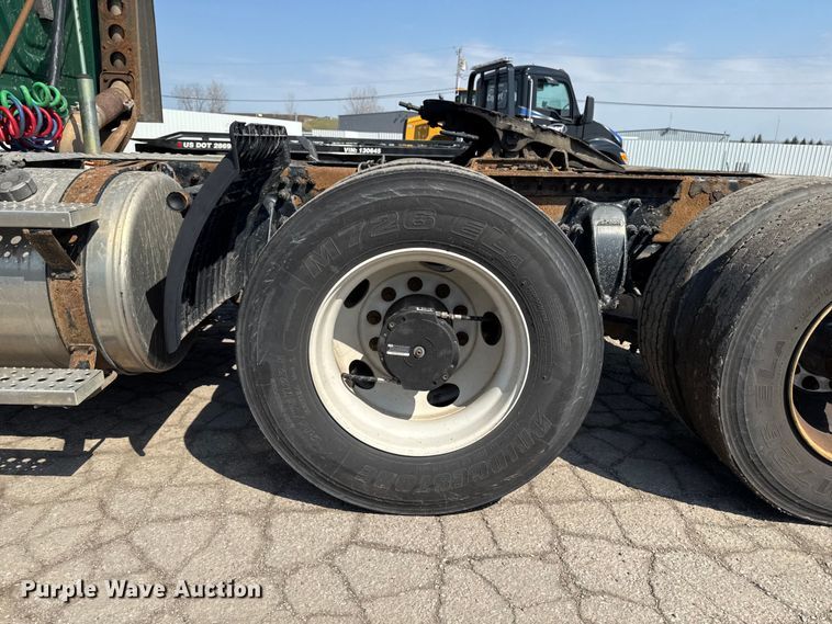 image for item YA2386 2017 Freightliner Cascadia 125 semi truck