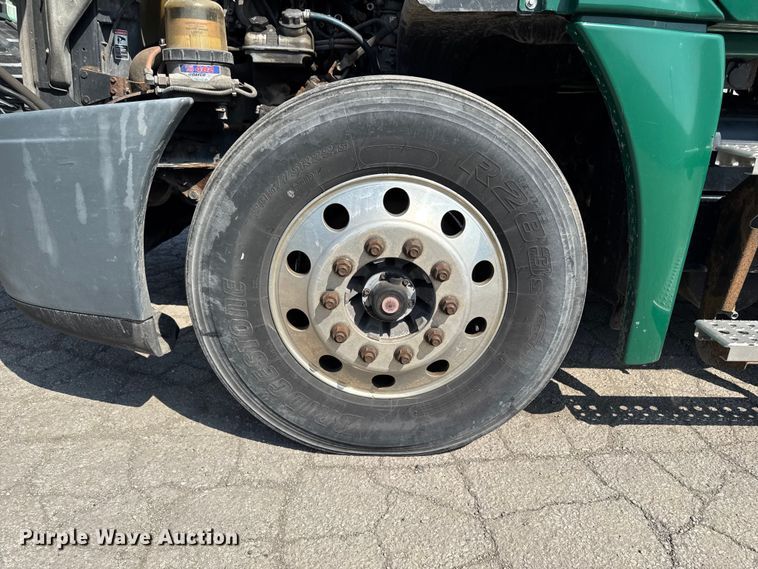 image for item YA2386 2017 Freightliner Cascadia 125 semi truck