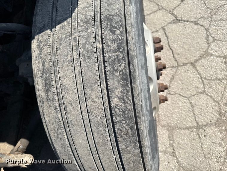 image for item YA2386 2017 Freightliner Cascadia 125 semi truck